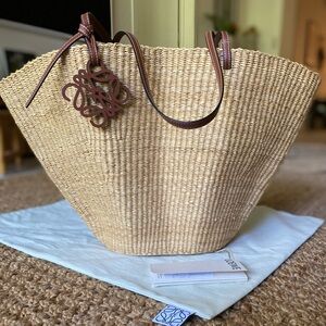 Loewe Large Shell Straw Basket Tote Bag in Natural/Pecan